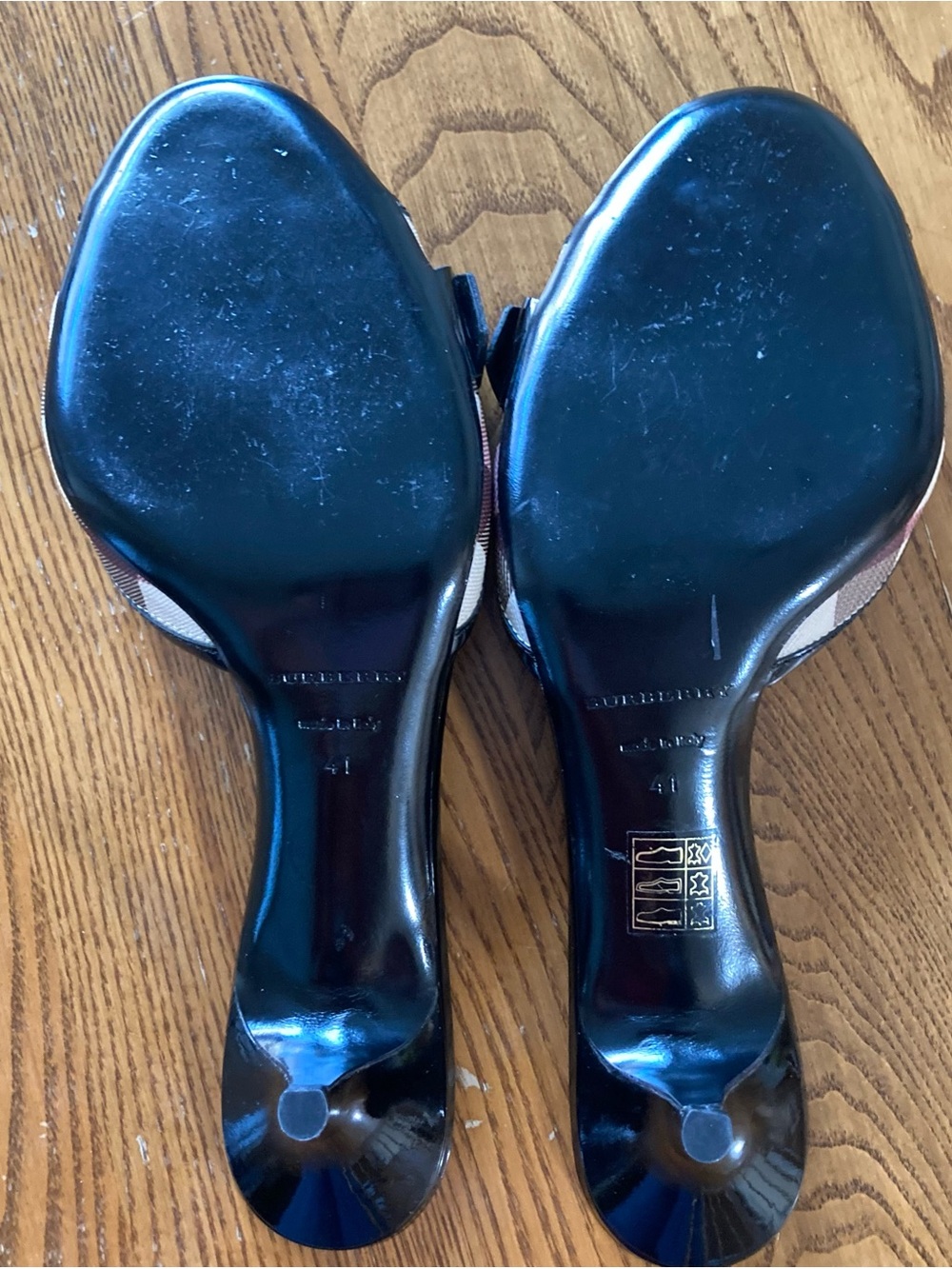 Burberry Black Leather Slide Heels with Signature Check - Picture 6 of 7